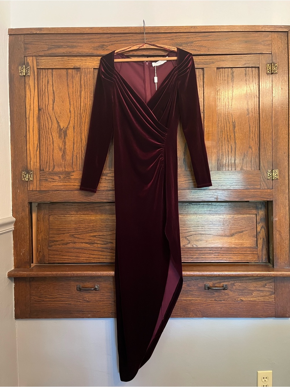 NWT ASTR The Label Sirica Velvet Off Shoulder Dress in Wine, Small - Picture 6 of 12